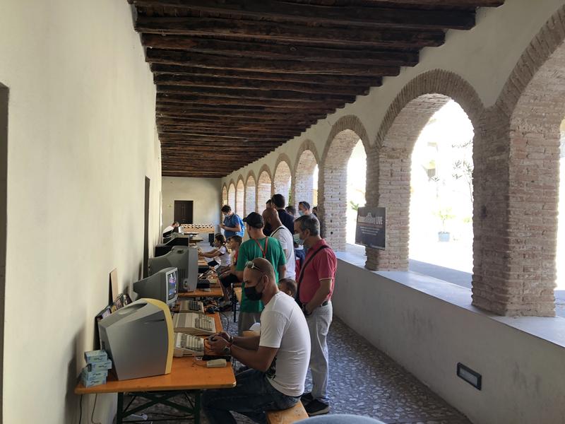 Amiga stations under the arcades