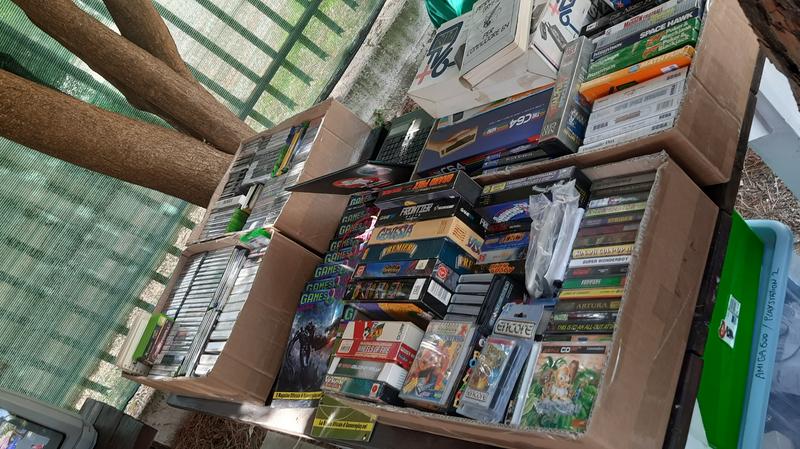 The second-hand market stall